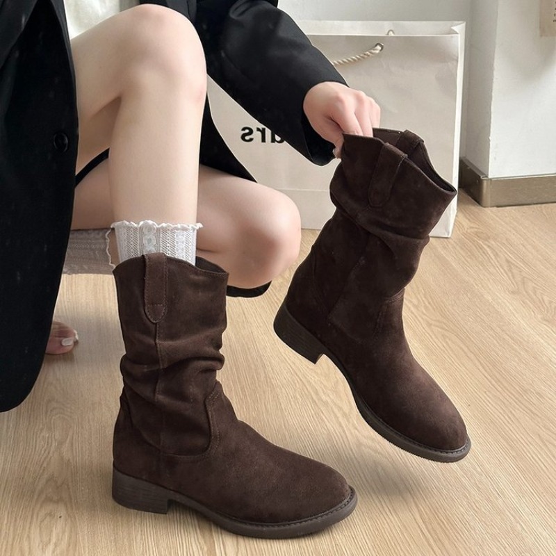 Boot Sock Slouchy - 女性用、ゆったりとしたシルエットのミドル丈ブーツ。スエード素材、ラウンドトゥ、ローヒール、ヴィンテージ風ウェスタンカウボーイブーツ。秋・冬のカジュアルシューズ。