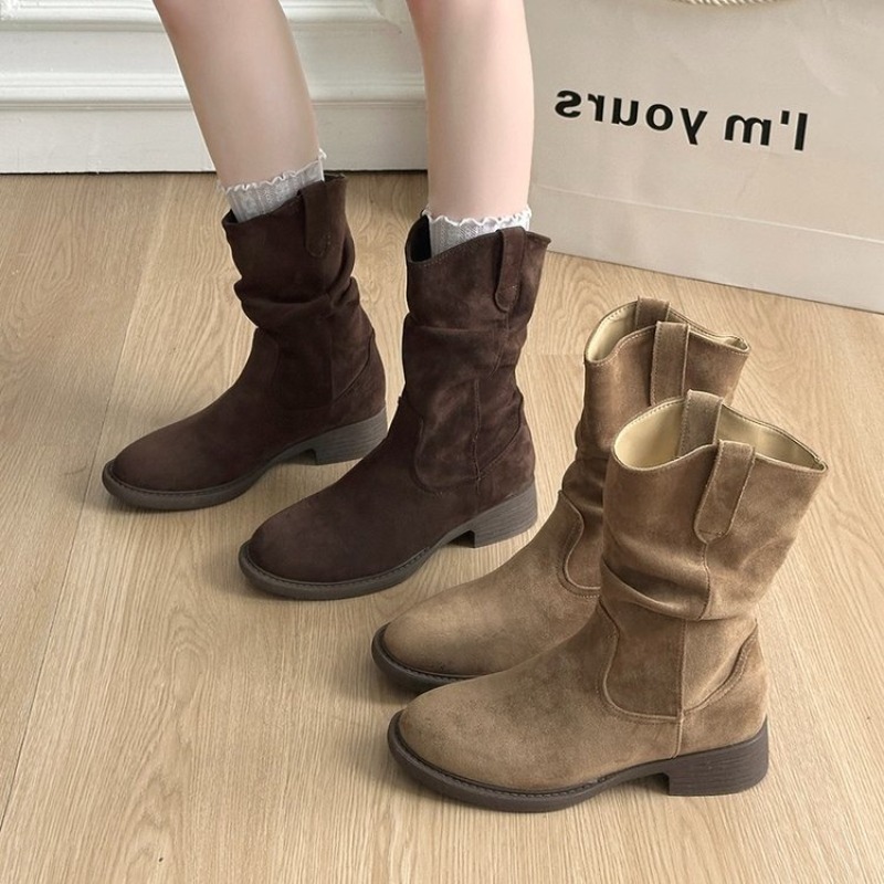 女性用、ゆったりとしたシルエットのミドル丈ブーツ。スエード素 - Boot Sock Slouchy のレビューと価格