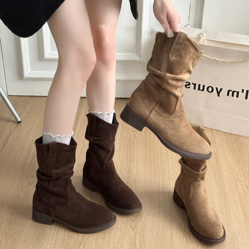 女性用、ゆったりとしたシルエットのミドル丈ブーツ。スエード素 - Boot Sock Slouchy のレビューと価格